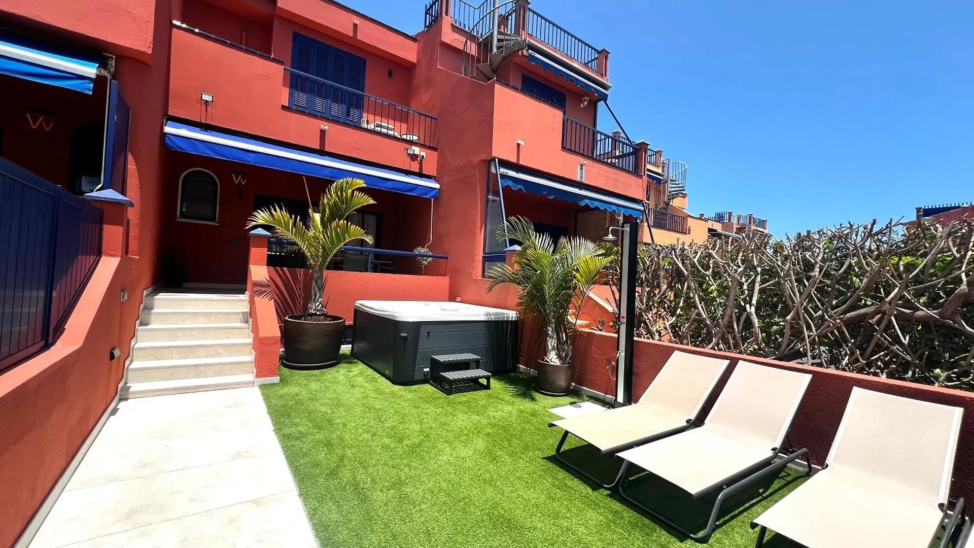 Beach And Golf Holiday Home With Private Jacuzzi Maspalomas  Spagna